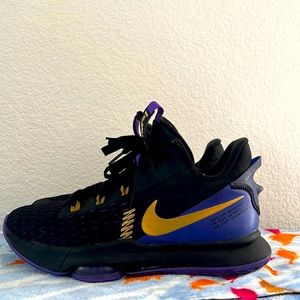 Nike Lebron Witness
